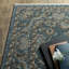 Tapis oriental bleu en polyester tissé à la machine Yeadon-103951545