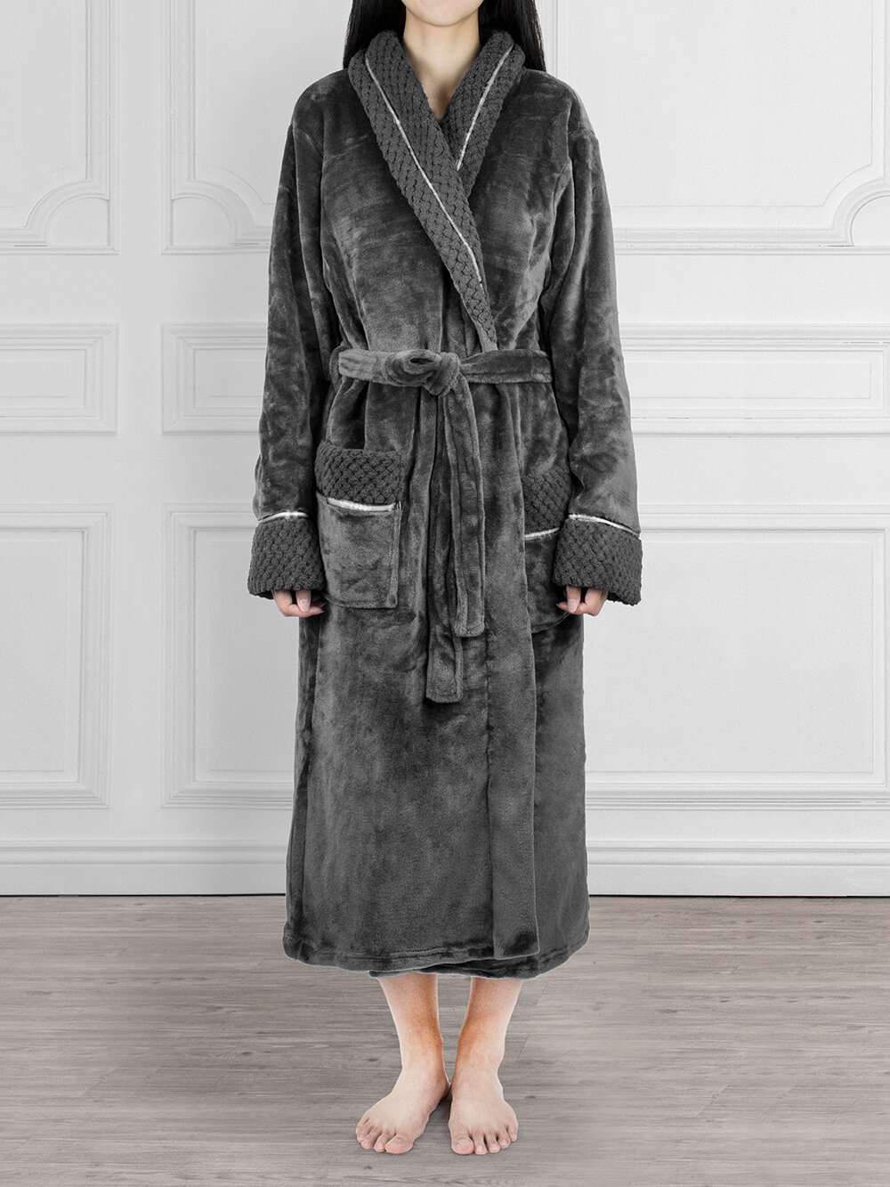 Everly Quinn Lamson Fleece Female Mid-Calf Bathrobe with Pockets ...