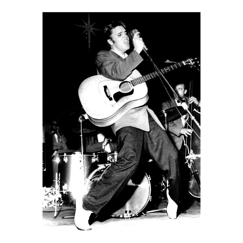 Elvis Presley se balançant sur scène - photographie non encadrée, Noir / blanc, H 10 po x l 8 po