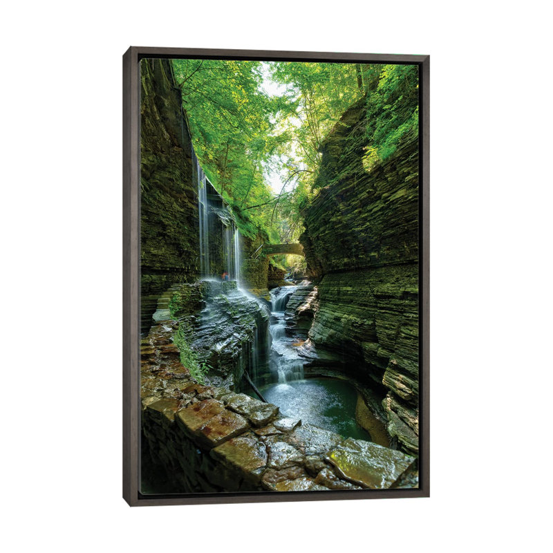«Rickets Glen» par David Gardiner - reproduction de photo, H 26 po x l 18 po x 1,5 po, Toile encadrée de bois rustique foncé