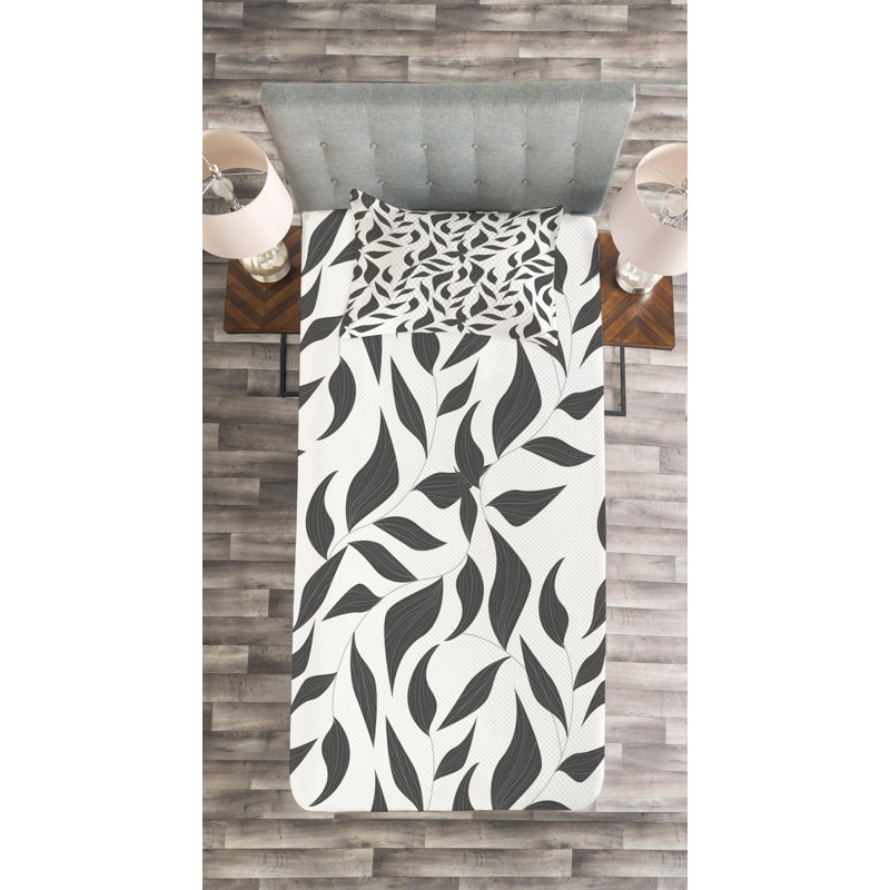 Farmhouse / Country Floral Coverlet, Twin Coverlet + 1 Sham