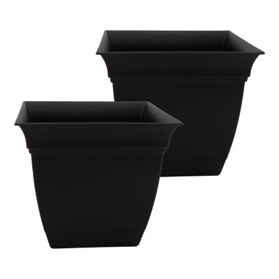 Square Plastic Planter with Sauce