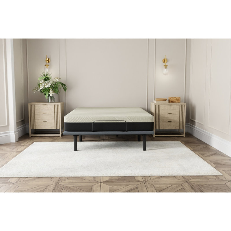 Matelas en gel très ferme de 8 po pour confort et soutien. Minimise l'impact du mouvement. Respirant et frais pour une meilleure nuit de sommeil. Couche de soutien de 2 po, couche de soutien de 4 po de profondeur. Housse à fermeture à glissière amovible. Noir gris