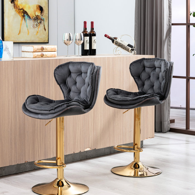 Deux tabourets de bar gris, repose-pieds et base, pivotant et réglable en hauteur avec levage mécanique, velours + pieds dorés avec velours 2, grâce à une conception simple