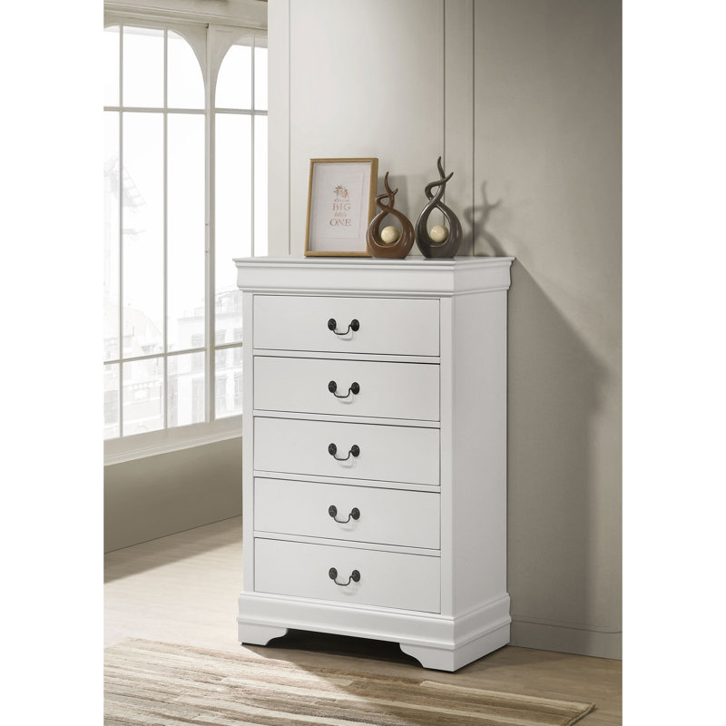 Commode haute à 5 tiroirs, commode de rangement traditionnelle blanche avec garniture moulée décorative, poignées de suspension foncées et pieds de support