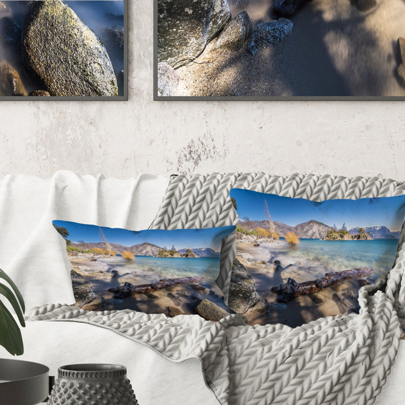 Coussin Mountain Mountain en Patagonie - imprimé Lake House, 16 po x 16 po