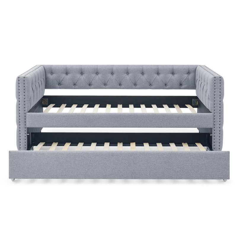 Lit de jour avec couchette rembourrée et capitonnée, avec boutons et clous en cuivre sur accoudoirs carrés, taille simple, gris (85 po x 42,5 po x 31,5 po) (ancien SKU W487S00045)