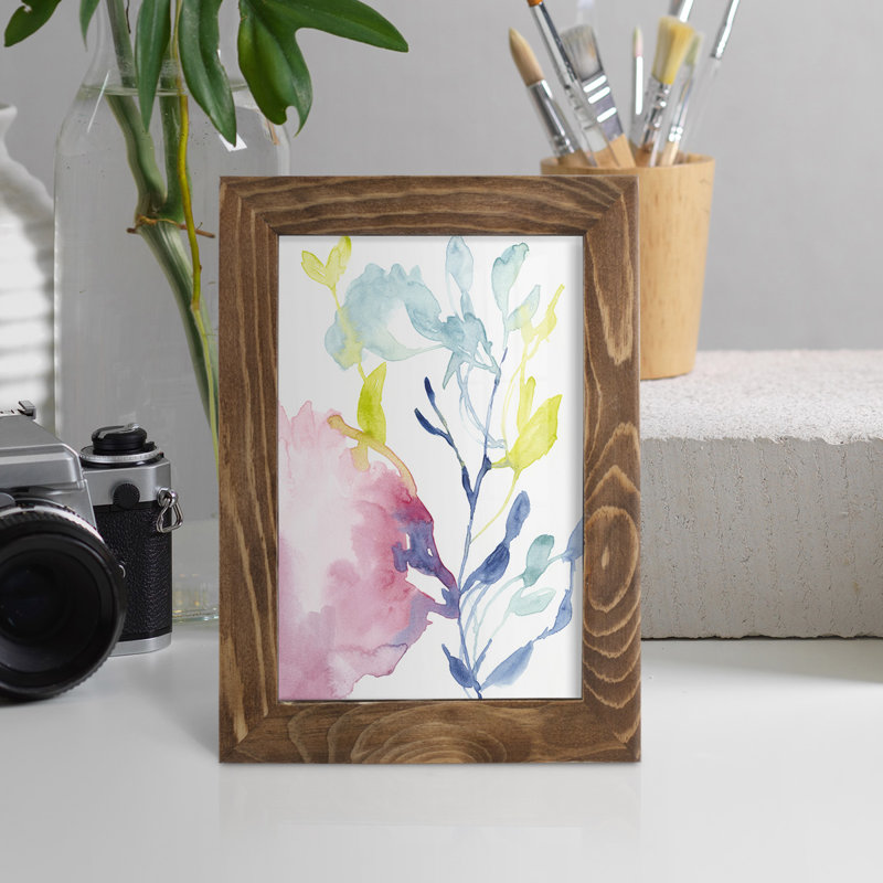 Fuchsia Bloom I, reproduction d'art encadrée, H 6 po x l 4 po x P 1 po, Noyer