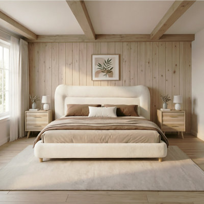 Ensemble de chambre à coucher minimaliste 3 pièces avec tête de lit incurvée, 1 lit king rembourré en peluche ours en peluche et 2 tables de chevet de style médiéval