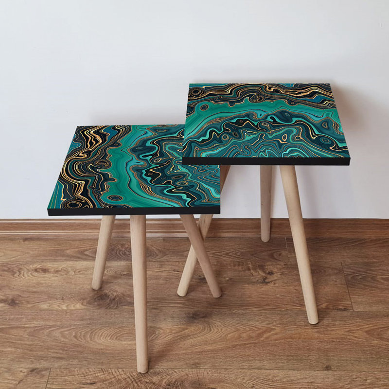Ensemble de 2 tables gigognes élégantes, motif abstrait en marbre, vert et or avec accents noirs | 100% panneau de fibres à densité moyenne avec pieds en bois de hêtre | Grande table: 13,8 po x 18,5 po x 13,8 po et plus petite table: 13,8 po x 16,5 po x 13,8 po | Élégant et fonctionnel pour le salon et le bureau