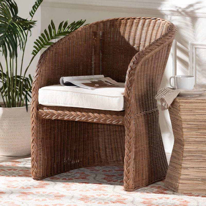 Chaise avec accoudoirs en rotin tressé Charrie