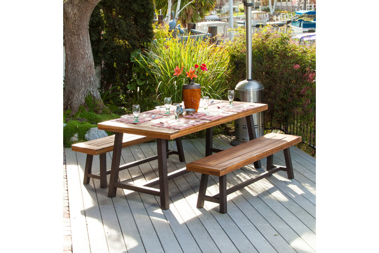 Table free of clutter