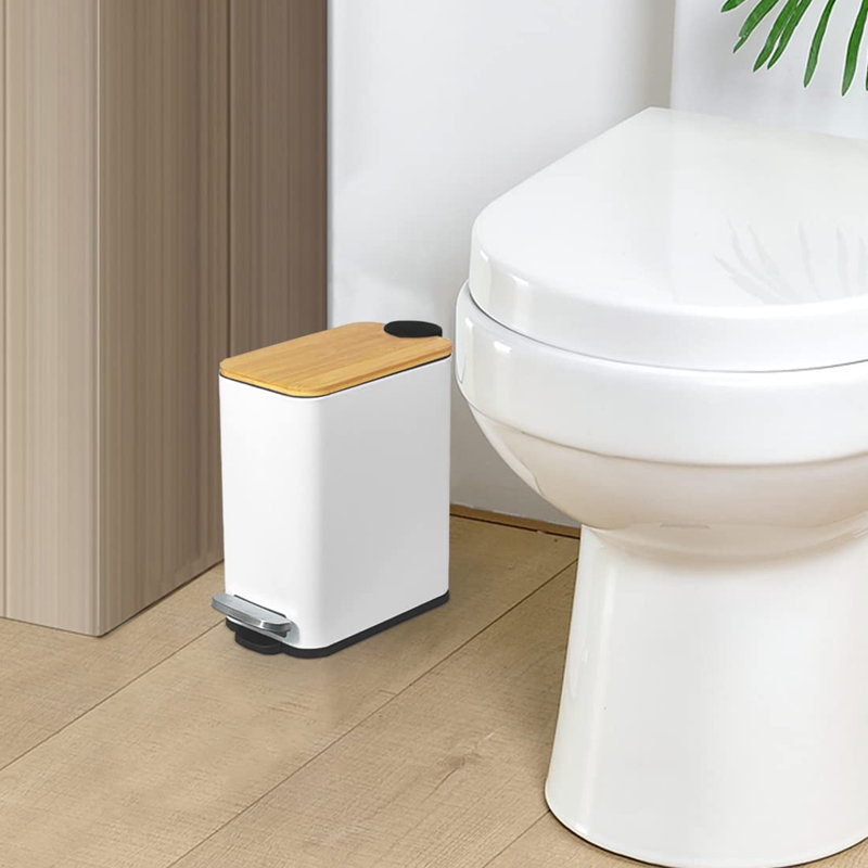 Poubelle de salle de bain avec couvercle en bambou, fermeture en douceur et pédale, petite poubelle rectangulaire mince avec poubelle intérieure pour la chambre à coucher, le bureau, la cuisine, 1,3 gallon / 5 litres, blanc