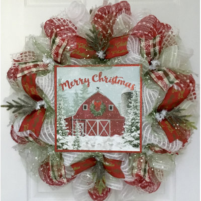 Couronne de Noël à la ferme avec grange décorée