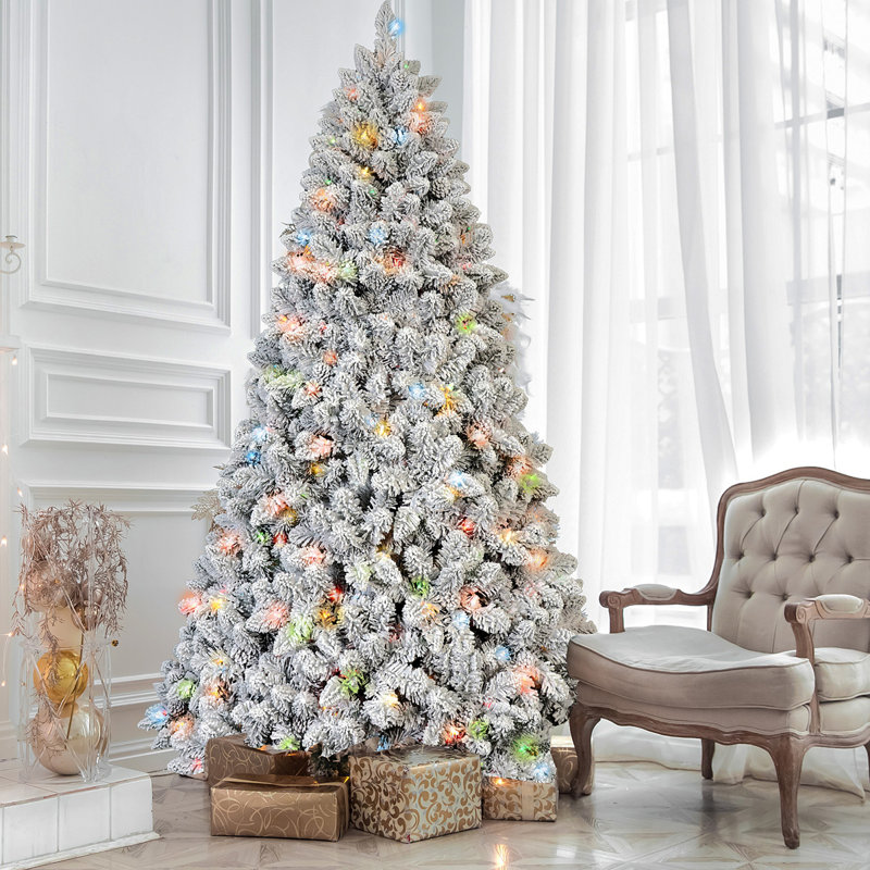 Arbre de Noël 4 pi avec 150 lumières colorées UL et 21 pommes de pin naturelles - 366 pointes en PVC enneigées, branches articulées, support en métal stable, installation facile