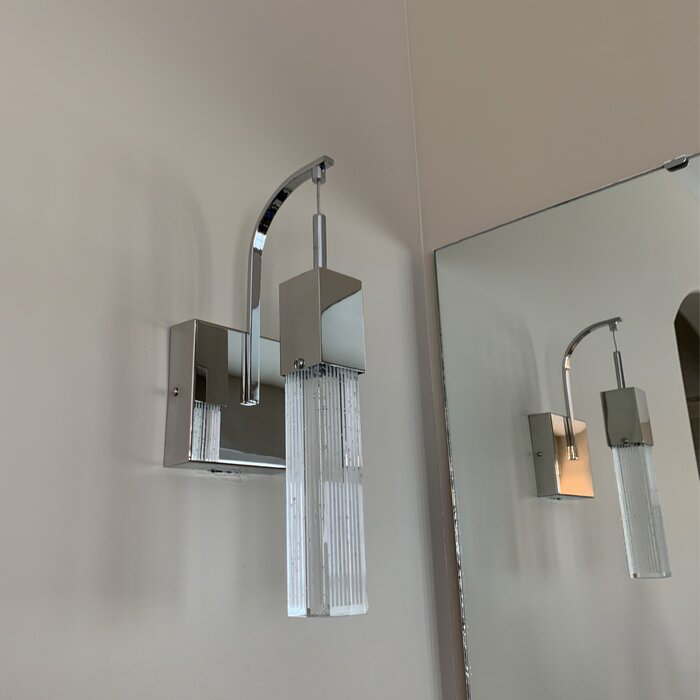 Diphda Armed Sconce