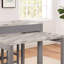 Table transitionnelle à hauteur de comptoir en gris, plateau en faux marbre, bois massif, tiroir en feutre, rustique, siège pour 4 personnes gris avec surface et pieds en bois