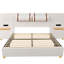 Grand lit tapissier en velours beige
