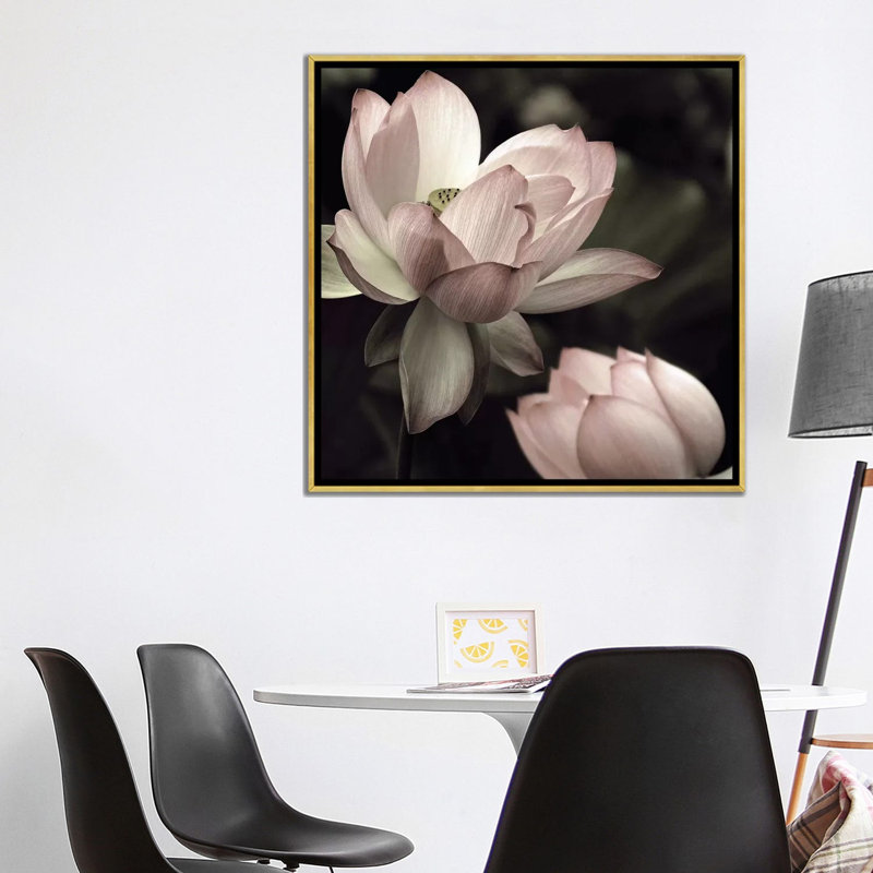 «The Lotus II» par Andy Neuwinth - reproduction, H 37 po x l 37 po x P 1,5 po, Encadrement doré