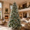 Arbre de Noël 5 pi enneigé avec baies rouges et pommes de pin, 1131 pointes, branches réalistes en PE / PVC, assemblage à charnières facile, support en métal robuste