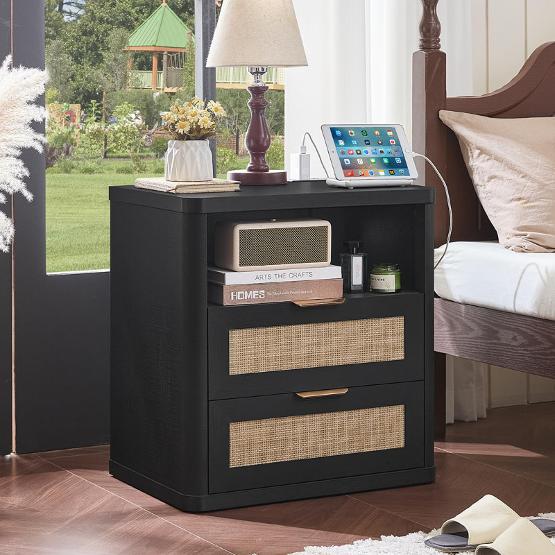 Table de chevet en rotin de 23 po avec station de charge, table de chevet en bois avec deux tiroirs et tablette ouverte, armoire de rangement bohémienne pour chambre à coucher et salon