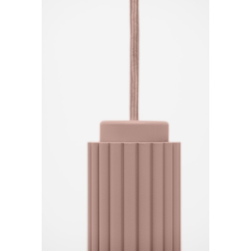 Donna 7, Pink