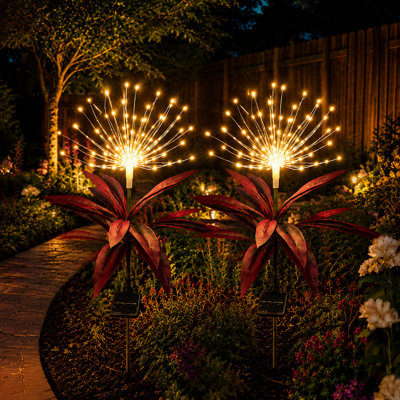 Éclairage solaire de feux d'artifice d'extérieur, paquet de 2 lumières solaires de jardin à DEL 120 avec feuilles de sang de dragon, 8 lumières de piquet décoratives imperméables pour la cour avant du sentier de patio, cadeau de mariage pour le jardin