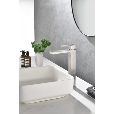 Robinet de lavabo de salle de bain à poignée simple, robinet de meuble-lavabo de salle de bain avec tuyau d'alimentation en eau