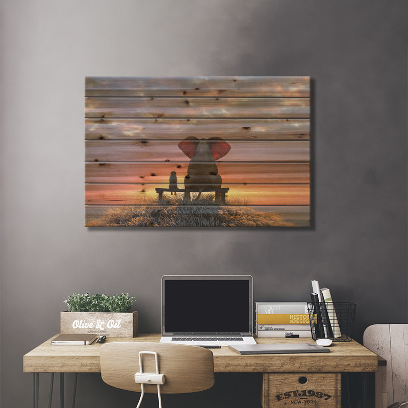 Éléphant et chien observant le lever du soleil au bord de la mer, H 18 po x l 26 po x P 1,5 po