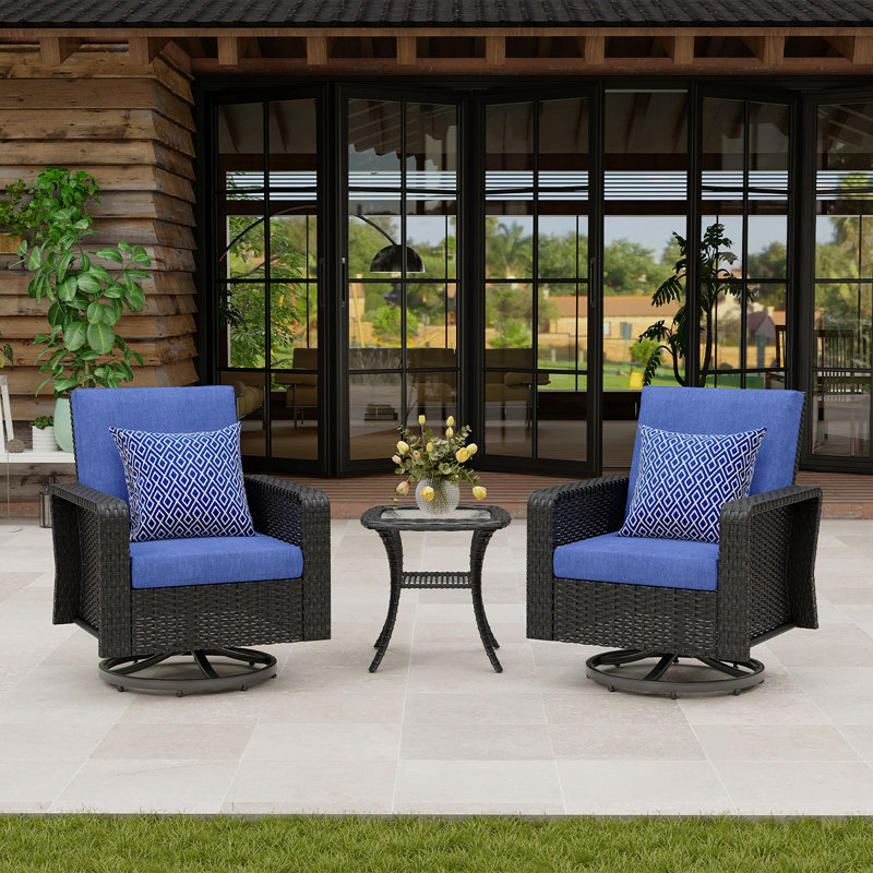 Deux chaises pivotantes + une table d'appoint