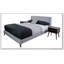 Grand lit tapissier avec 2 tables de chevet