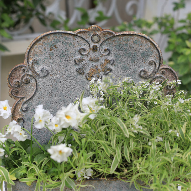 Romsey Metal Wall Planter