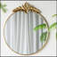 Grand miroir mural rond avec cadre en métal doré et ornement inspiré de la nature