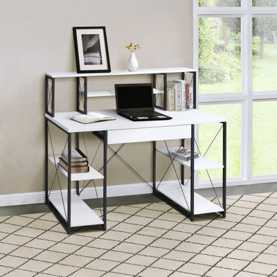 Bureau blanc et noir avec de nombreuses tablettes pour écrire