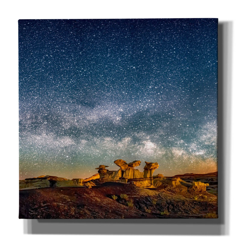 «Bisti Badlands Hoodoos Under New Mexico Starry Night Square» par Lena Owens, H 18 po x l 18 po x P 0,75 po