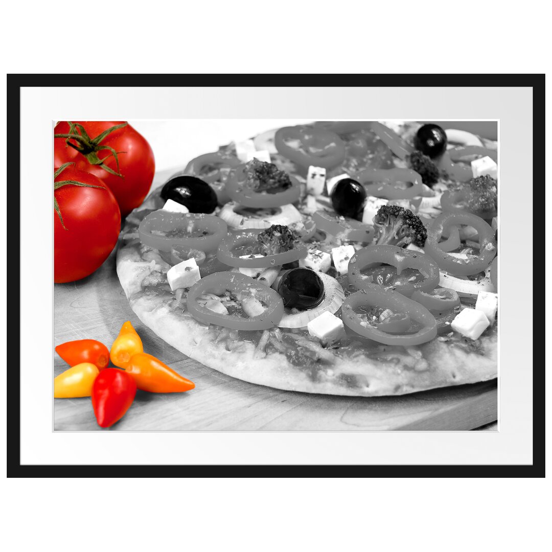 Gerahmtes Poster Pizza mit Oliven und Hirtenkäse