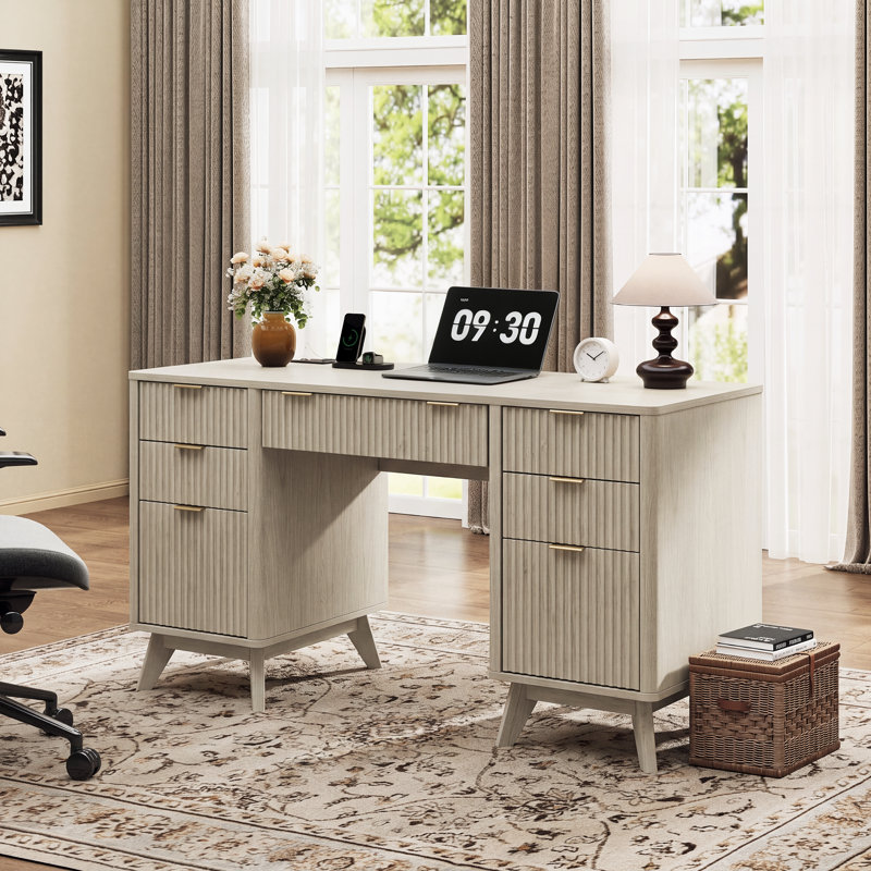 Bureau de direction cannelé de 152 cm (60 po) avec station de recharge et tiroir à dossiers suspendus, Alder White