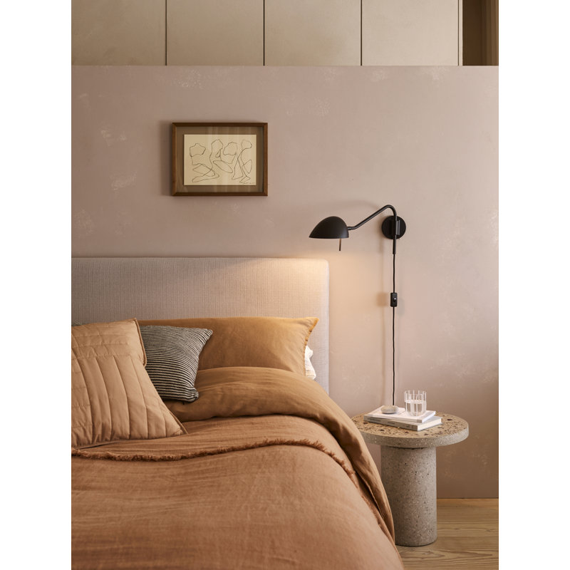 Serge 1 - Light Armed Sconce, Matte Black