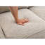 Chaise transitionnelle de finition taupe avec accoudoirs doux pour le salon