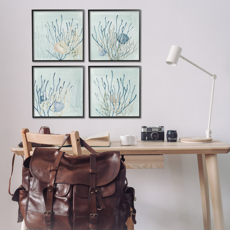 «Natation sous l'eau», ensemble de 4 giclées encadrées par Lucille Price, H 17 po x l 17 po x P 1,5 po