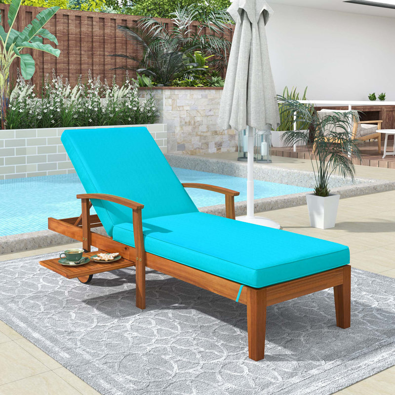 Chaise de patio avec coussins
