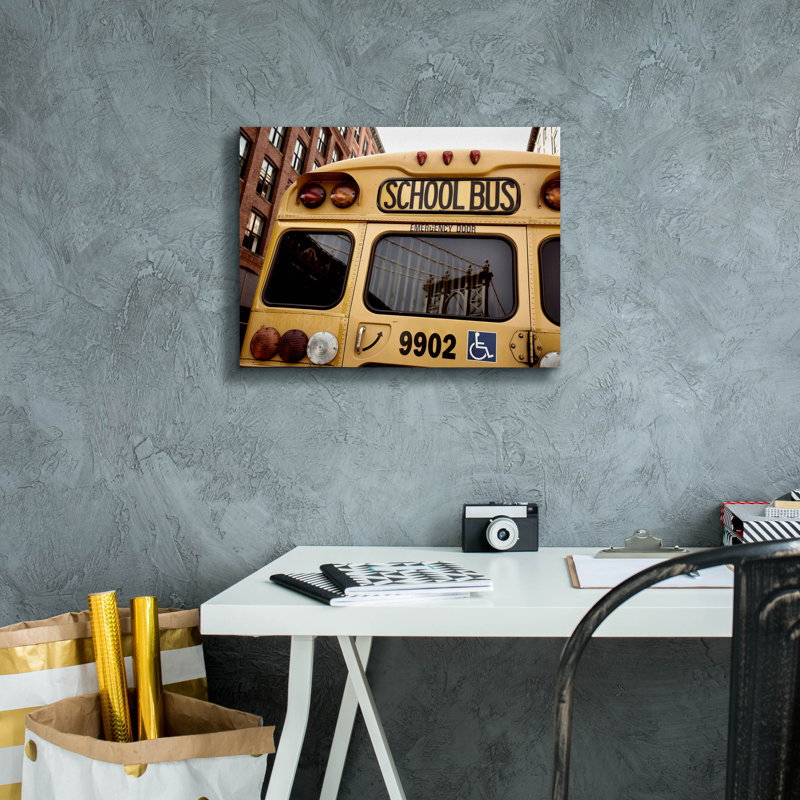 «NYC School Bus» par Nina Paponcek, H 12 po x l 16 po x P 0,75 po