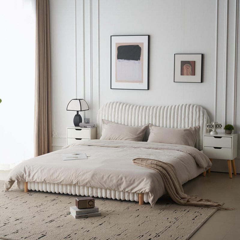 Lit tapissier grand avec tête de lit ondulée et coutures verticales, Grand lit