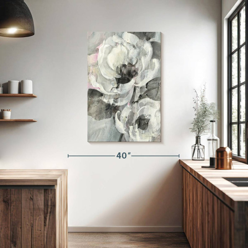 Avery White Delight II, 39" H x 26" W