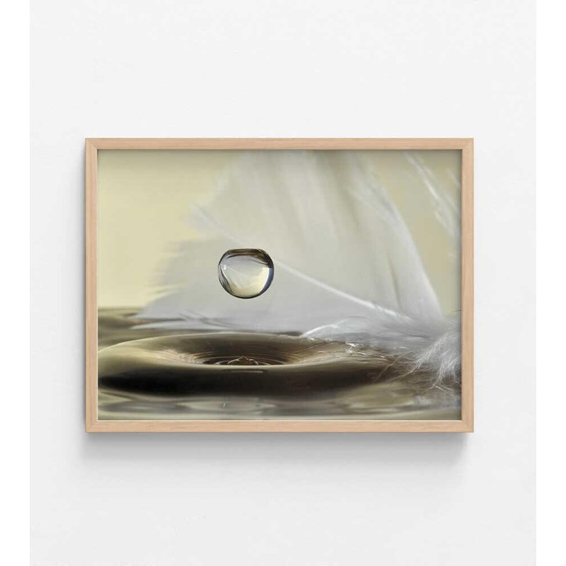 Impression murale minimaliste - Plume et gouttelette sur l'eau, H 42 po x l 56 po, Tanné, Ne s’applique pas