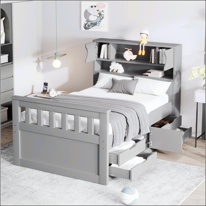 Lit plateforme simple gris avec tête de lit bibliothèque, tablettes de rangement et base de lit en bois à 4 tiroirs