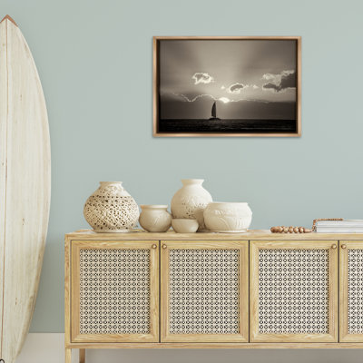 «Sun Peeking Over Boat», toile flottante encadrée dorée par Dennis Frates