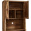 Armoire de cuisine avec matériaux et options de rangement pour le vin