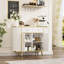 Buffet de luxe incurvé avec détails cannelés et 2 tiroirs, blanc et doré, pour le hall d'entrée - Style moderne, intérieur réglable, tiroirs à fonctionnement doux, hauteur de 28,38 po