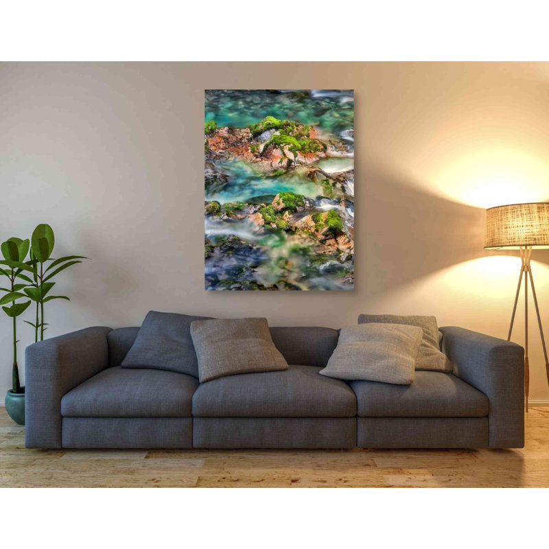 «Mossy Rocks» par Dennis Frates, art mural sur toile, H 54 po x l 40 po x P 1,5 po